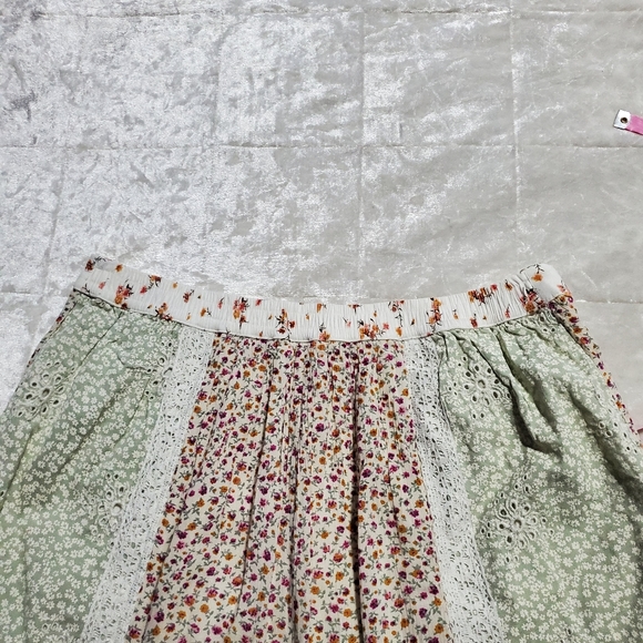 American Eagle Outfitters Floral Lace Patchwork  Shorts - Picture 10 of 10